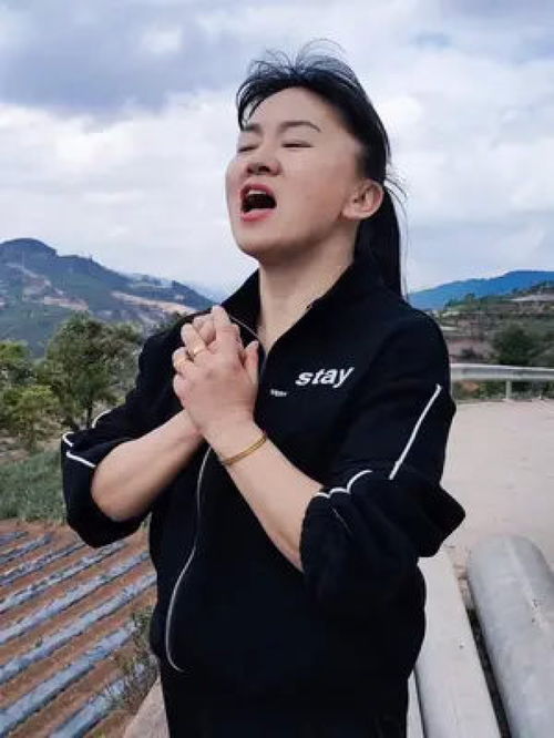  女人没有经济来源,没有工作,即使人品再好,再安分守己,在男人眼里就是毫无价值,锅盖擦的再亮,不如自己挣钱,活的漂亮