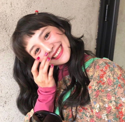  高级感十足的女生头像