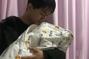  草莓再添小草莓网友戏称一家人五黑