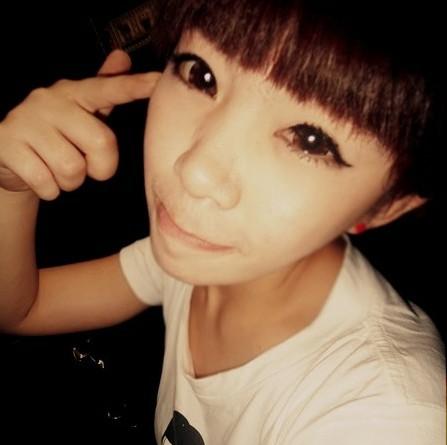  这个女的是谁提供下资料