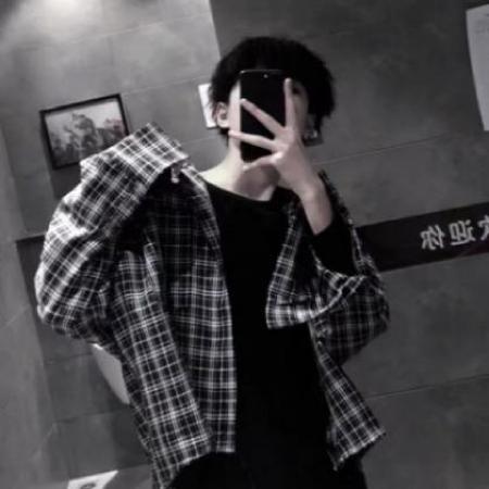  男生手机挡脸个性头像,拿手机遮住脸的男生12p