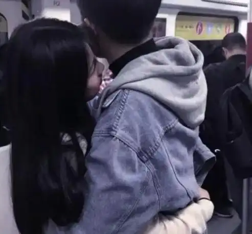  小情侣热恋期,晚上禁止聊这3个话题,否则能睡着算我输