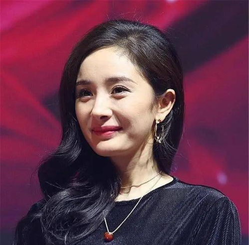  杨幂出现三角眼,少女幂变中年幂