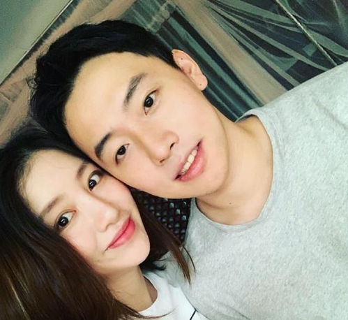  艺体美女周捷,老公今入政协,孕期仍做一字马,红色旗袍装引热议