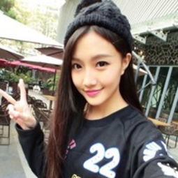 戴帽子女生头像丫丫