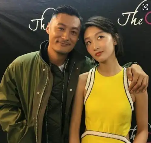  余文乐娇妻近照曝光,长相惹争议,难怪当初不要谋女郎周冬雨