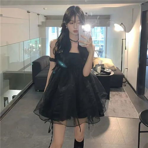  女星杨幂穿一层纱出席活动网友这能遮得住什么呀