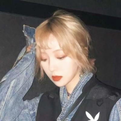  二十岁小姐姐头像