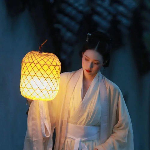  唯美意境古风女生头像劝伊好向红窗醉须莫及落花时