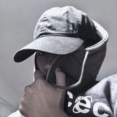  男生头像戴帽子遮脸要酷散落在烟头上的阳光