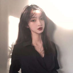  女生长发头像高冷微笑是我的伪装