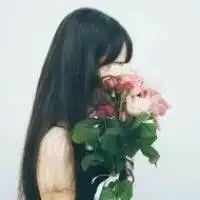  捧花情侣头像一左一右