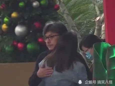  已有意中人李湘与王岳伦离婚后曾晒与鲜肉男穿情侣装合照