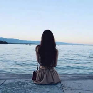  背影头像女生唯美侧脸