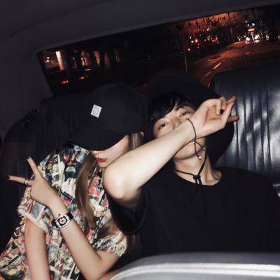  排名前十微信情侣头像图片2020最新最酷情头一男一女分开