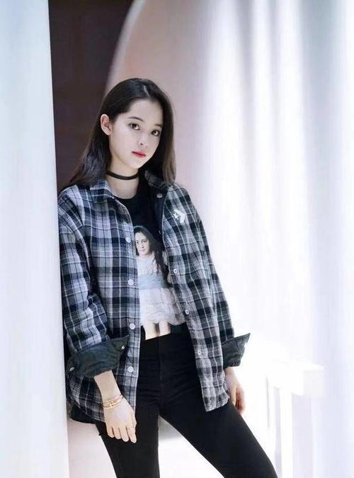  t恤秋天也能接着穿搭件外套时髦又好看,轻松搞定早晚温差问题