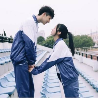  学生情侣头像一男一女穿校服qq头像情侣00后学生专用图片