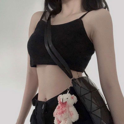  女生头像真人霸气黑色不露头的像小鸟一样在天上飞的感觉