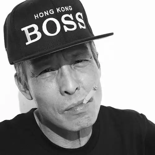  当年因送电脑去维修一手把陈冠希毁了的助理,现在变成了这个样子