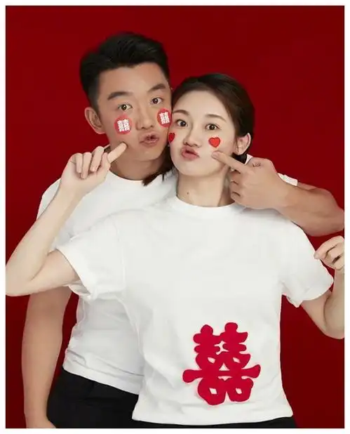  这郑凯苗苗牌点公布了婚礼消息,前女友微博太真实了