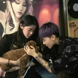  好看的个性情侣小丑头像一对两张我会陪你从校服到婚纱