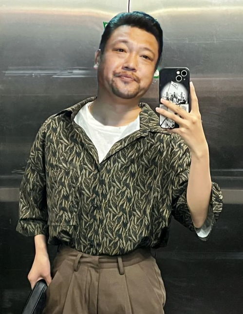  男人到了六七十岁,建议别穿这4种老头装,显老土气还很油腻