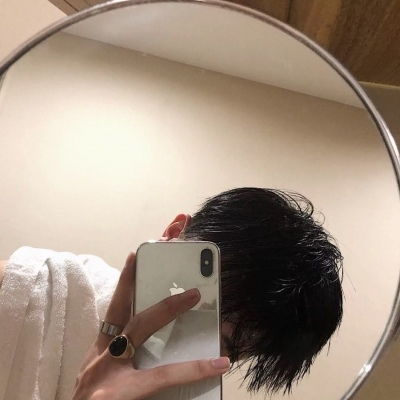  高冷男头手机控成熟