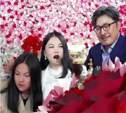  王岳伦官宣离婚,李湘婚变两月后晒与鲜肉男合照,穿情侣装引热议