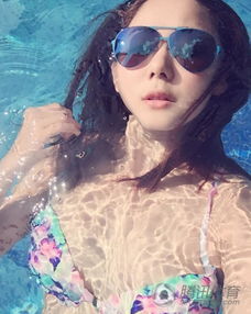  花游美女孙文雁晒比基尼照网友美如画