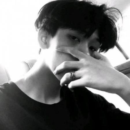  qq黑白头像男生,男人的笑何尝不是高傲