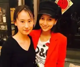  黄晓明聚会照baby生子成全家的大功臣坐在最中间