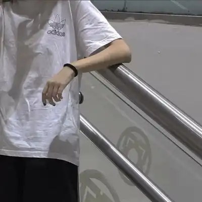 动头情侣头像一对真人