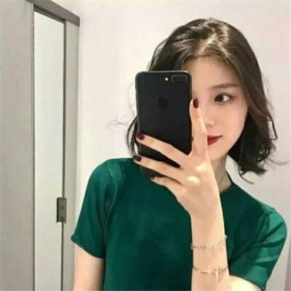  气质短发女生头像,短发显得很干净利落吧