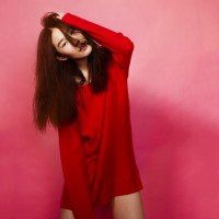  红色背景头像女生微信头像图片大全