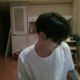  子月伤感男生头像
