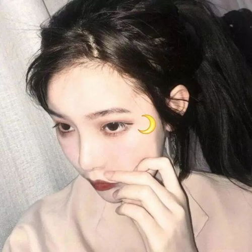  女生头像即使捂住了嘴巴,喜欢还是会从眼睛里跑出来