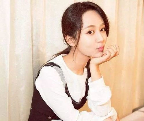  娱乐圈女星嘟嘴卖萌杨紫甜美,刘诗诗搞怪,周冬雨俏皮