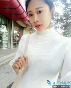  女孩凌晨在大雁塔附近拍人体写真,人体写真女孩真人照片曝光