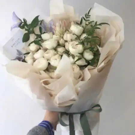  手拿花束头像,唯美好看手拿花束头像女不露脸的