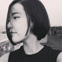  求类似于这样的qq头像女生伤感的,最好是黑白的,稍多点