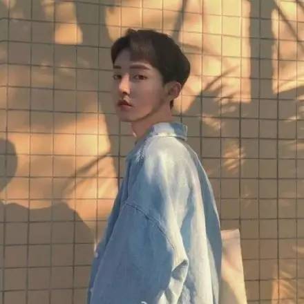  陌陌里的女生都约什么发型的男生