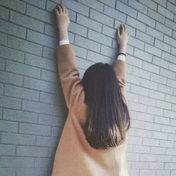  微信背影头像女生温柔唯美有钱身后一群狗没钱寸步都难走