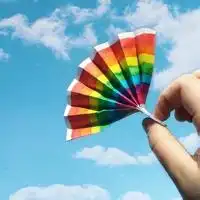  有花有水有蓝天白云太阳的微信头像