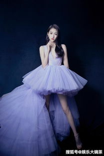  关晓彤又穿对了,一身淡紫色纱裙仙气十足,尽显灵动的少女气息