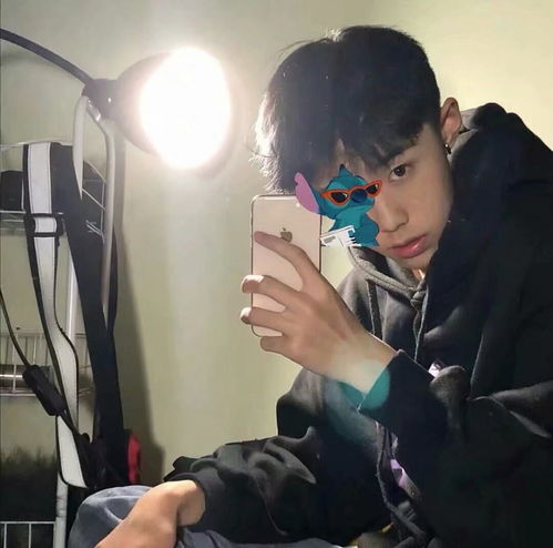  男生头像只要感情是双向的付出什么都不会多余