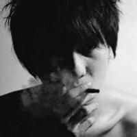 黑白头像男生抽烟