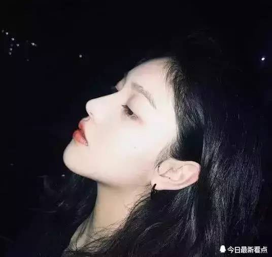  18条伤感个性签名,我装着不爱你,你装着不知道我爱你