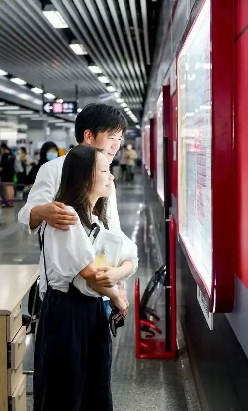  5000张车票怎么拼出美好向往我们在地铁站找到了