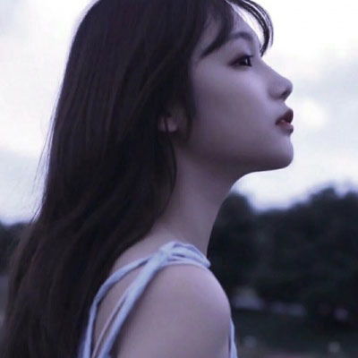  网图女生头像霸气高冷女汉子输给了装逼的萌妹子