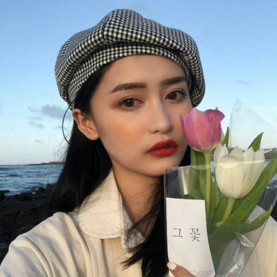 酷酷的戴帽子女生头像